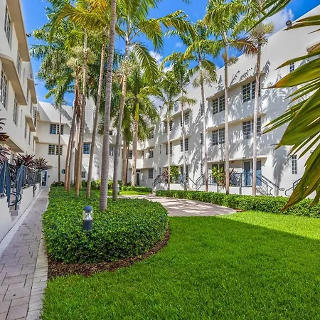 Palm-Fringed Paradise In South Beach
